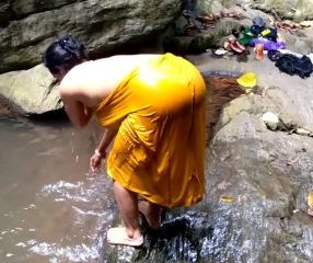 คลิปแอบเย็ดสาวใหญ่อินเดียริมน้ำตกโคตรซี๊ด Indian sex